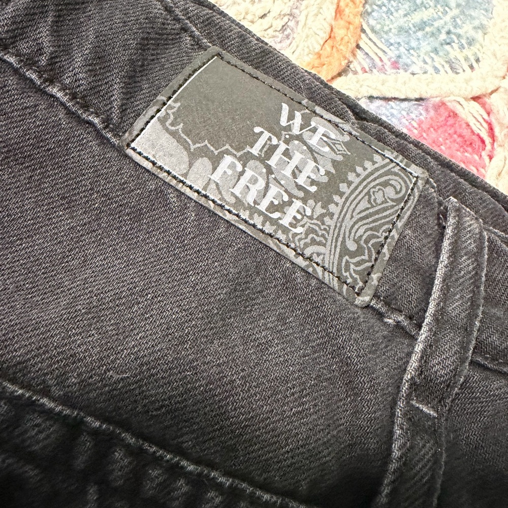 We The Free Black Boomerang 🪃 High-rise Long Shorts Black NWOT - Picture 9 of 9